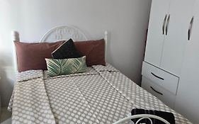 Modern And Cosy Condo: Westwood Apartments